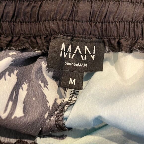 BoohooMAN Silky Tropical Palms Print Shorts Elastic Drawstring Waist Size Medium - Picture 8 of 11